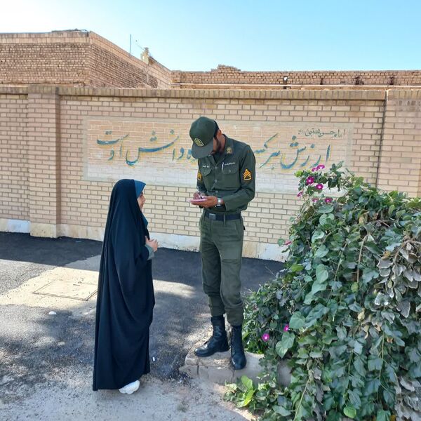 حضور ماموران نیروی انتظامی در دبستان حاج فرج عبداللهی اردکان
