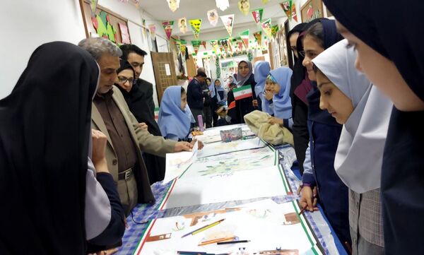 افتتاحیه نمایشگاه جشنواره ماها در دبستان فرهنگیان ۲
