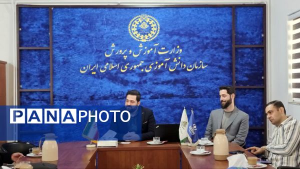 جلسه هم‌اندیشی رئیس سازمان دانش‌آموزی استان با مدیران مدرسه