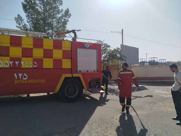 مانور آتش نشانی به مناسبت هفته پدافند غیر عامل در دانشگاه پیام نور کاشمر