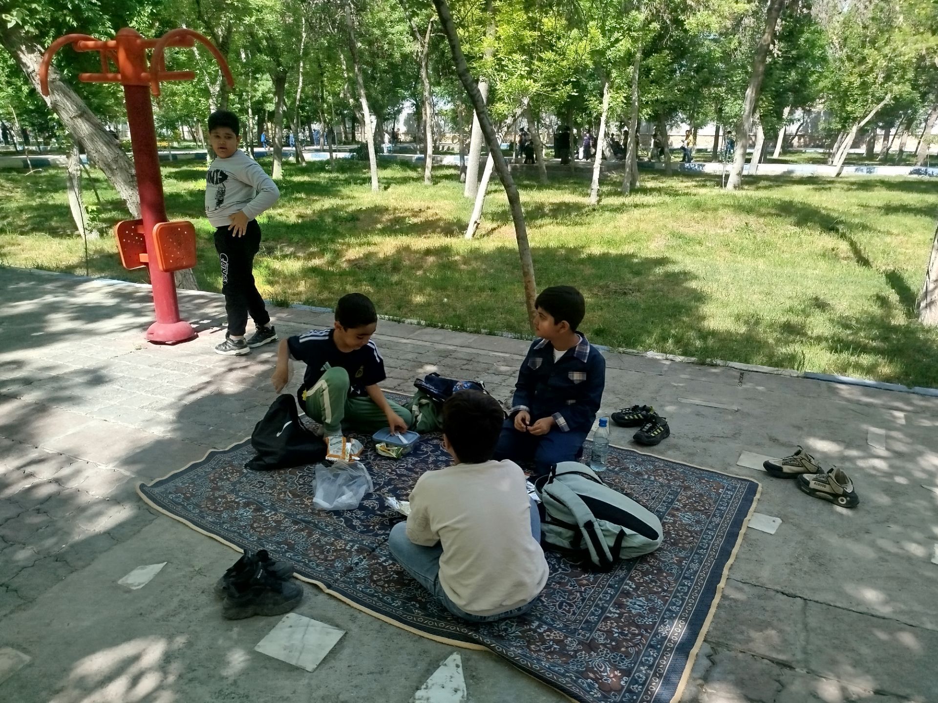 اردوی دانش‌آموزان مدرسه پسرانه مبین در پارک جنگلی شیروان