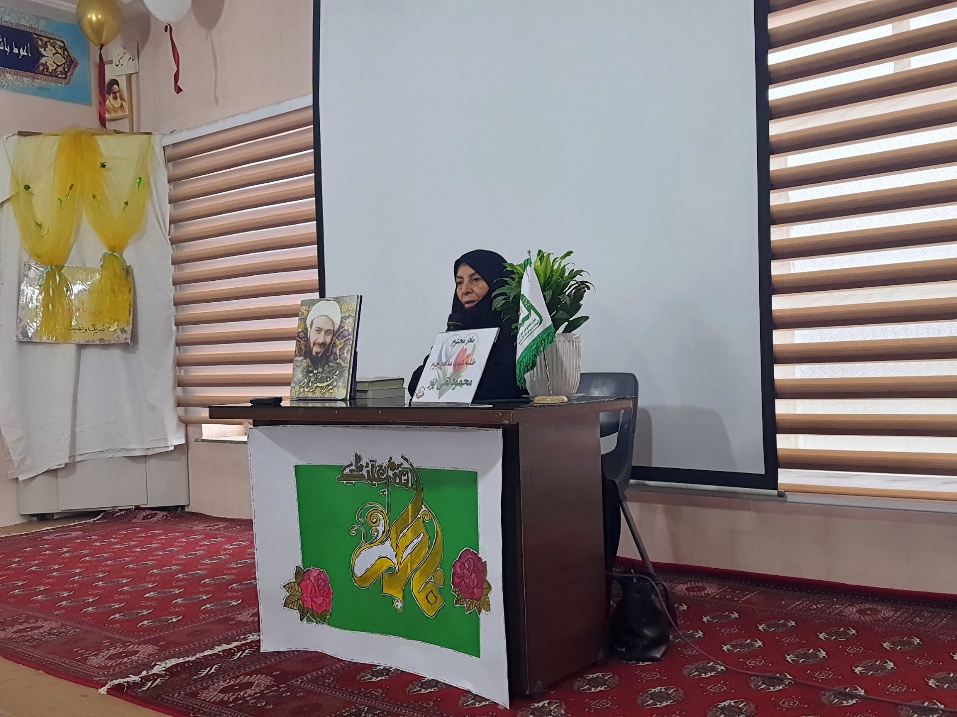 بازدید مادر شهید از مدرسه شاهد تکتم 