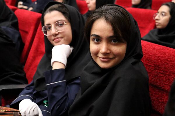 برگزاری جشن روز دختر با همکاری کانون خدمت رضوی و نهادهای آموزشی در منطقه 14 تهران 