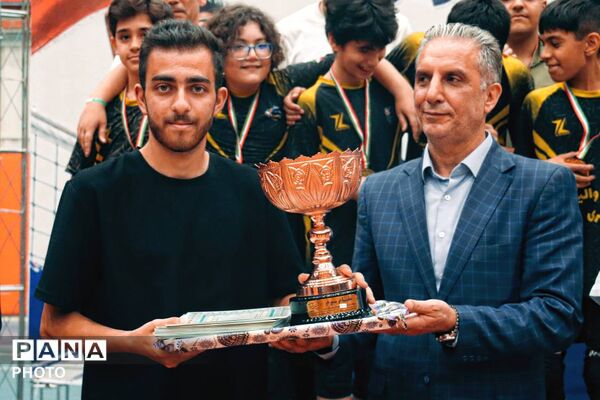 جشنواره والیبال خردسالان و نوجوانان تبریز با یاد «شهید راه خدمت»