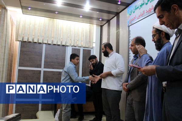 آیین تجلیل از برگزیدگان پسر مسابقات قرآن، عترت و نماز شهرستان بن 