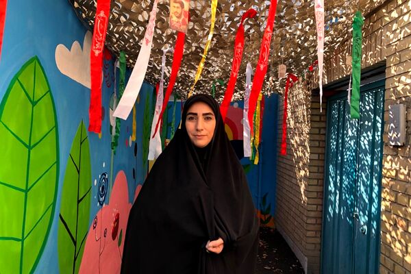 برگزاری بازارچه همدلی با کودکان غزه در دبستان آزاده ناحیه دو شهرری 