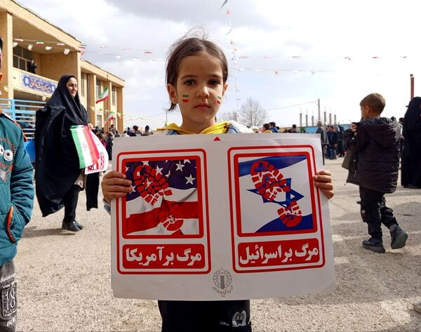 مردم شهرستان خانمیرزا در راهپیمایی ۲۲ بهمن وحدت را به نمایش گذاشتند
