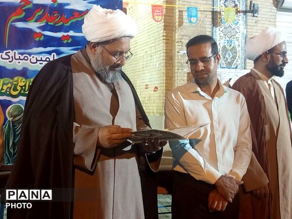 اجلاس سراسری نماز و تجلیل از دانش‌آموزان فعال در حاجی‌آباد
