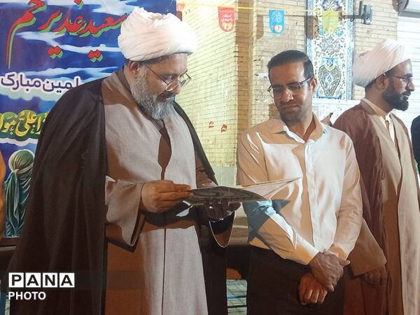 اجلاس سراسری نماز و تجلیل از دانش‌آموزان فعال در حاجی‌آباد