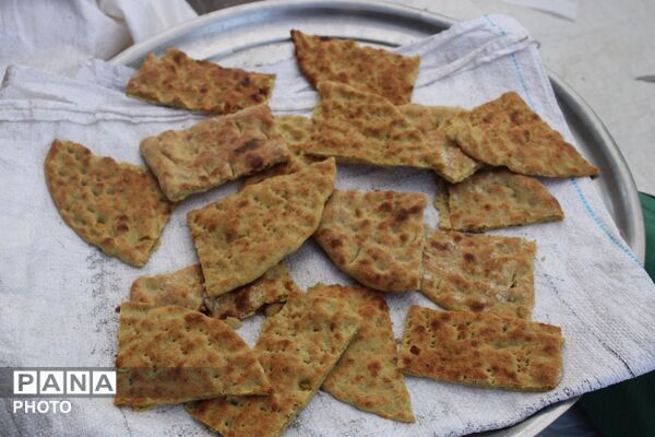 قسمت اول از مستند میزبان عشق خیمه‌الزهرا در پارک زائر؛ از پخت نان تا شربت‌خانه‌ای به وسعت عشق 
