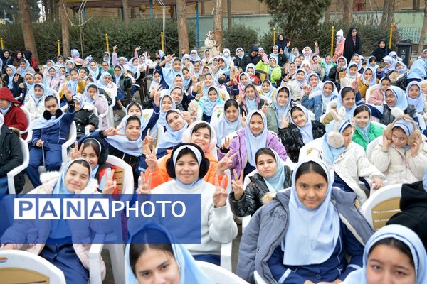 حضور خادمان رضوی در مدرسه قدر بهارستان‌دو