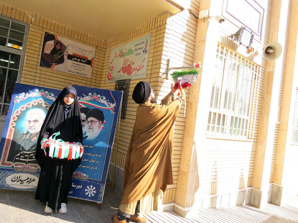 زدن زنگ انقلاب در مدرسه دخترانه فرزانگان شهرستان بجنورد 