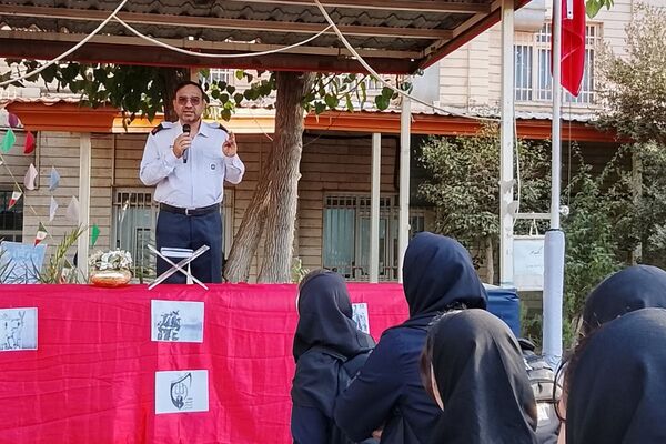برگزاری مراسم روز آتش نشان در دبیرستان حضرت زینب(س) ناحیه یک شهرری