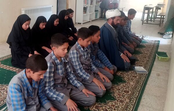 عطر بندگی در دبستان شهید رحمت الله قلعه یزدانی 