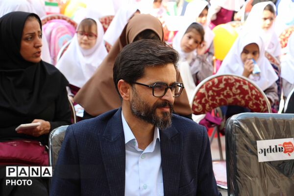 جشن شکوفه‌ها در بجنورد با نواخته‌شدن زنگ مهر و آغاز سال تحصیلی کلاس اولی‌ها