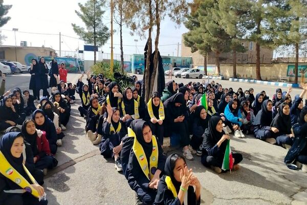 گلبانگ زنگ چهل و هفتمین پیروزی انقلاب اسلامی در مدرسه شهید مجید دهنوی 
