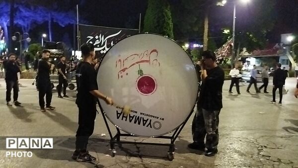 گذری بر فعالیت هیئت جوانان امام موسی بن جعفر (ع) در شب عاشورا 