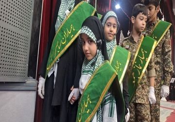 خاطرات شهدا توسط دانش‌آموزان زنده نگه‌ داشته شود