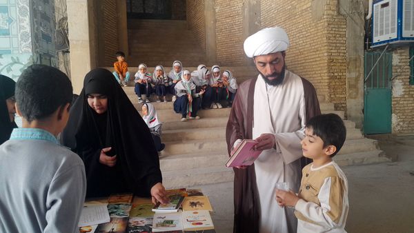 نماز جمعه شهرکرد با عطر حضور معلمان