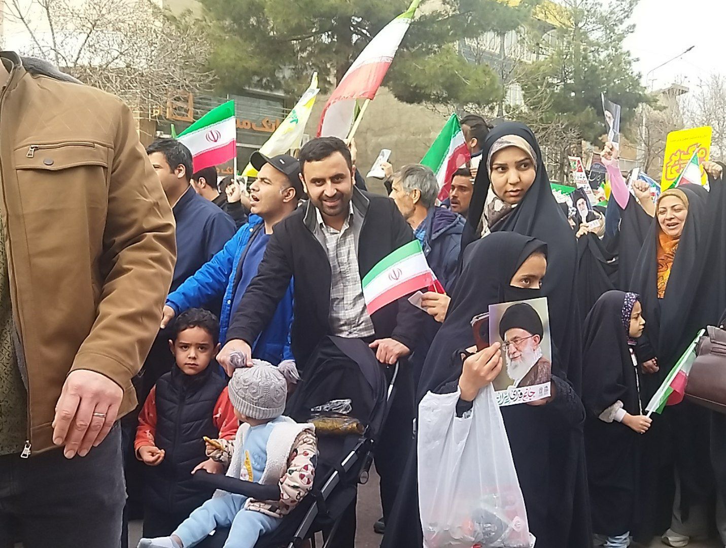 حضور افشار مختلف مردم نیشابور در راهپیمایی ۲۲ بهمن 