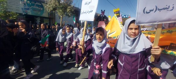 حضور پرشور دانش آموزان مدارس شهرستان خاتم در راهپیمایی ۱۳ آبان 