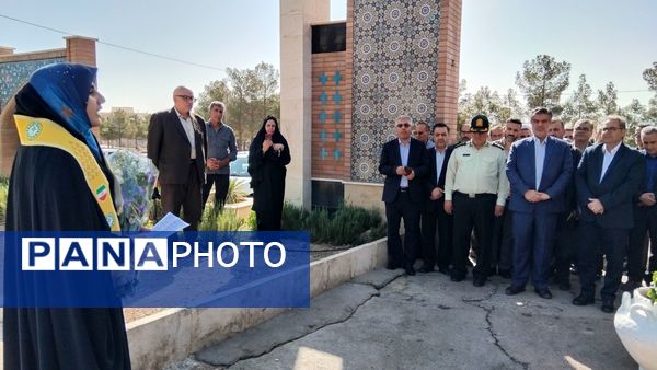 استاندار مرکزی در محلات؛ تجدید میثاق با شهدا و افتتاح ۸۳۴ میلیارد ریال پروژه عمرانی در هفته دولت