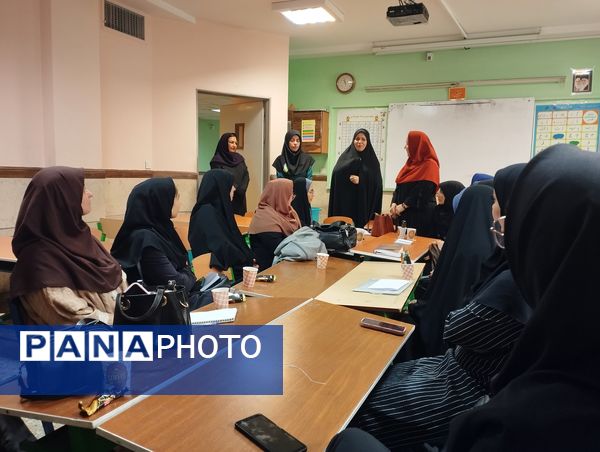 برگزاری اولین جلسه‌ اجتماعات یادگیری آموزگاران شهرستان ملارد در دبستان دخترانه حضرت زینب (س)