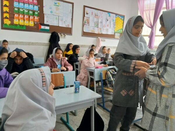 آغاز توزیع شیر در دبستان شهید نجفی فدافن