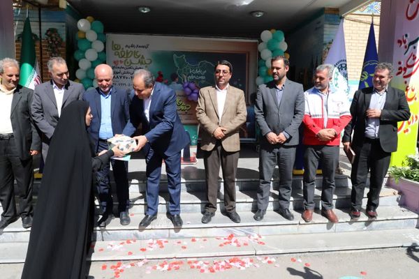 جشن عاطفه‌ها در دبیرستان ۱۳ آبان تبریز