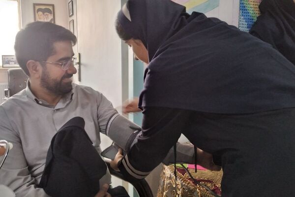 هفته آزمایشگاه در دبیرستان عذرا شهر آبسرد شهرستان دماوند