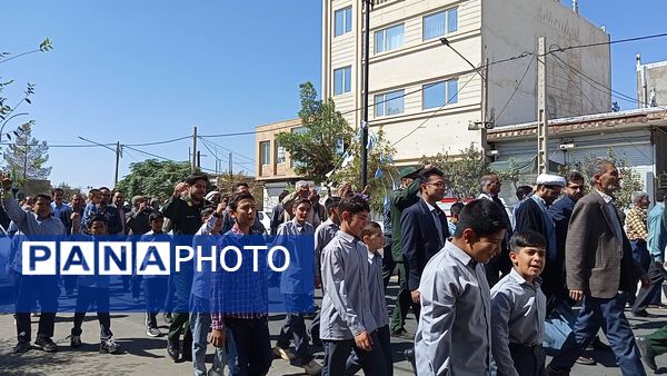 قدمی هم‌سنگر ایمان؛ از مدرسه تا صف نماز جمعه