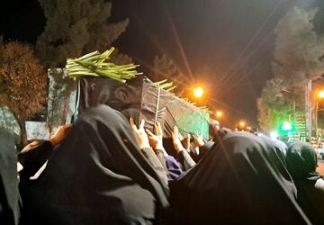 تشییع جنازه نمادین به یاد تشییع غریبانه فاطمه زهرا (س)