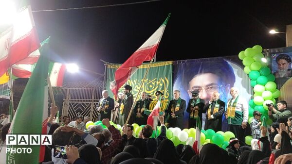 حضور پررنگ مردم خلیل‌آباد در شب میلاد امام رضا(ع)