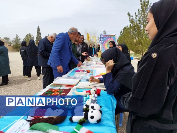 جشن مدرسه‌ای «ایرانمون» در مدرسه شهدای میانشهر