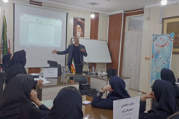 کارگاه مشاوره تحصیلی در دبیرستان دخترانه شهید محمدتقی دستغیب ناحیه 3 شیراز