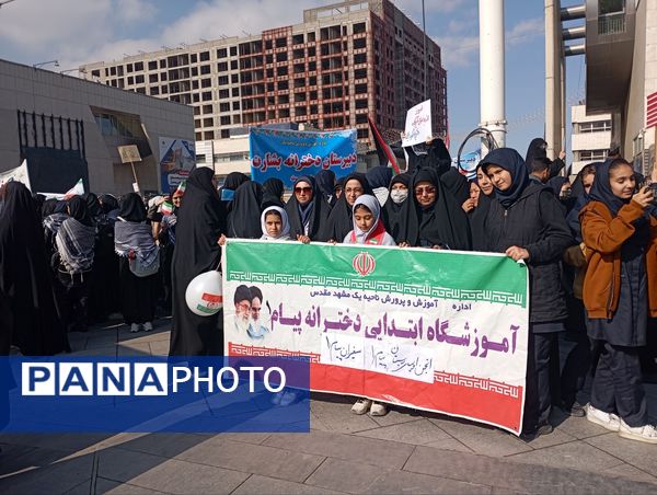 حماسه دانش‌آموزان مشهدی در روز ۱۳ آبان