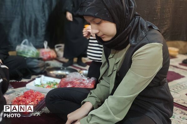 برپایی سفره بزرگ اطعام افطار در مسجد علی اکبر شهرستان قرچک
