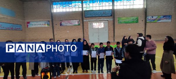 مسابقات دارت در دبستان پسرانه غدیر شهرستان شیروان