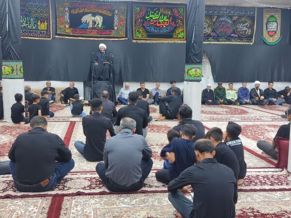 اقشار مردم شهرستان بندرخمیر به سوگ پسر فاطمه نشستند
