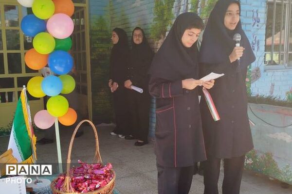 جشن «جوانه‌ها»؛ آغاز یک مسیر تازه برای هفتمی‌های دبیرستان هدی 