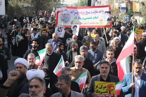 جلوه‌هایی از حضور حماسی دانش‌آموزان قم در راهپیمایی یوم الله ۱۳ آبان