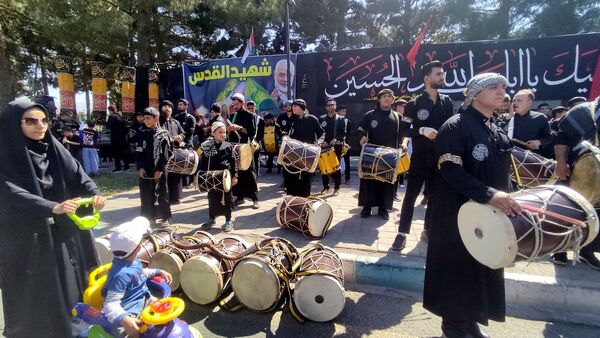 جاماندگان اربعین حسینی در  راهپیمایی حرم تا حرم نیشابور 