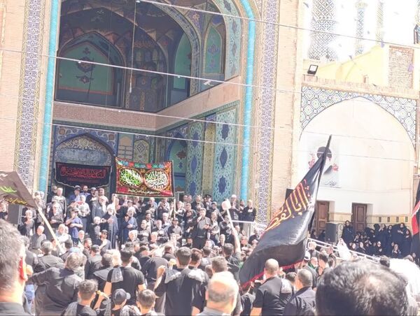 اقامه عزا و نوحه خوانی در صحن آستان مقدس حضرت سلطانعلی(ع) 