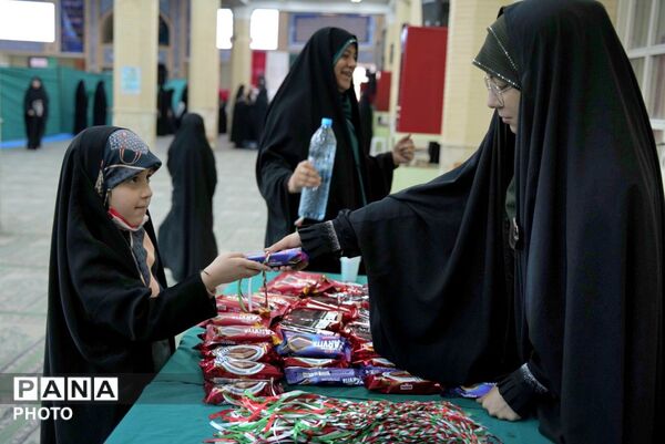  شور و شعور دخترانه در جشن میلاد حضرت معصومه (س) در همدان