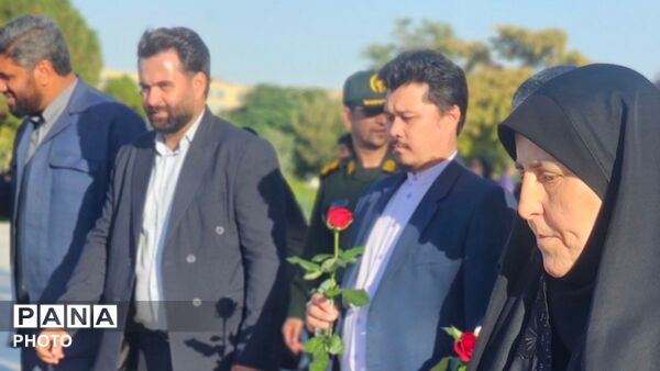 مراسم ملی «میهمان لاله‌ها» در گلزار شهدای خواجه‌ربیع