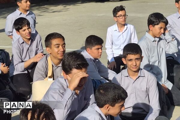 آموزش اطفا حریق در دبیرستان تیزهوشان شهید بهشتی ناحیه دو شهرری 