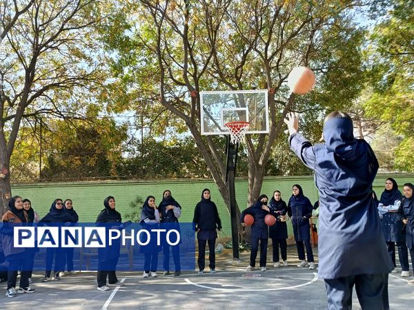 تلفیق ورزش و هنر در دبیرستان وکیلی 3