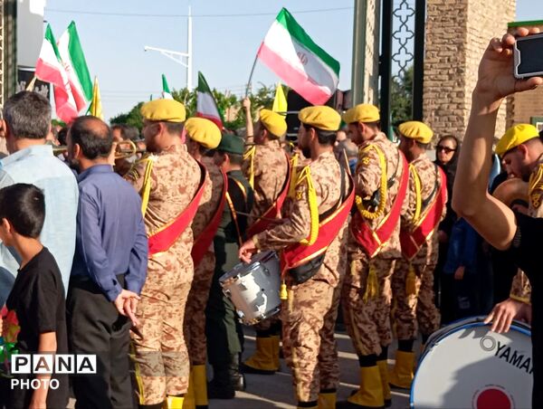 مراسم خاکسپاری شهیده دانش‌آموز «فاطمه موحدان» در یزد