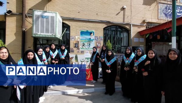 آیین گرامیداشت هفته دفاع مقدس در دبیرستان حضرت زهرا ناحیه ۶