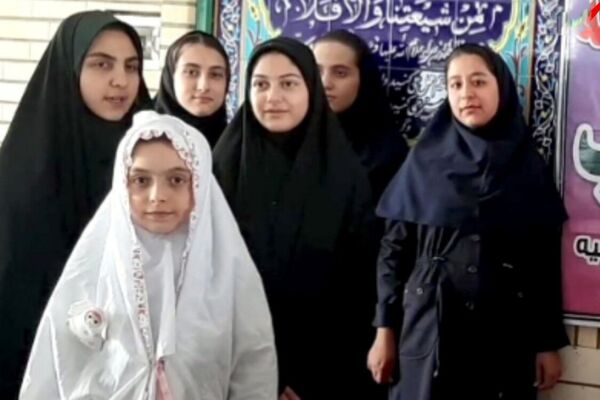 حضور پرشور دانش‌آموزان بیجار در نماز جمعه به‌مناسبت هفته دفاع مقدس